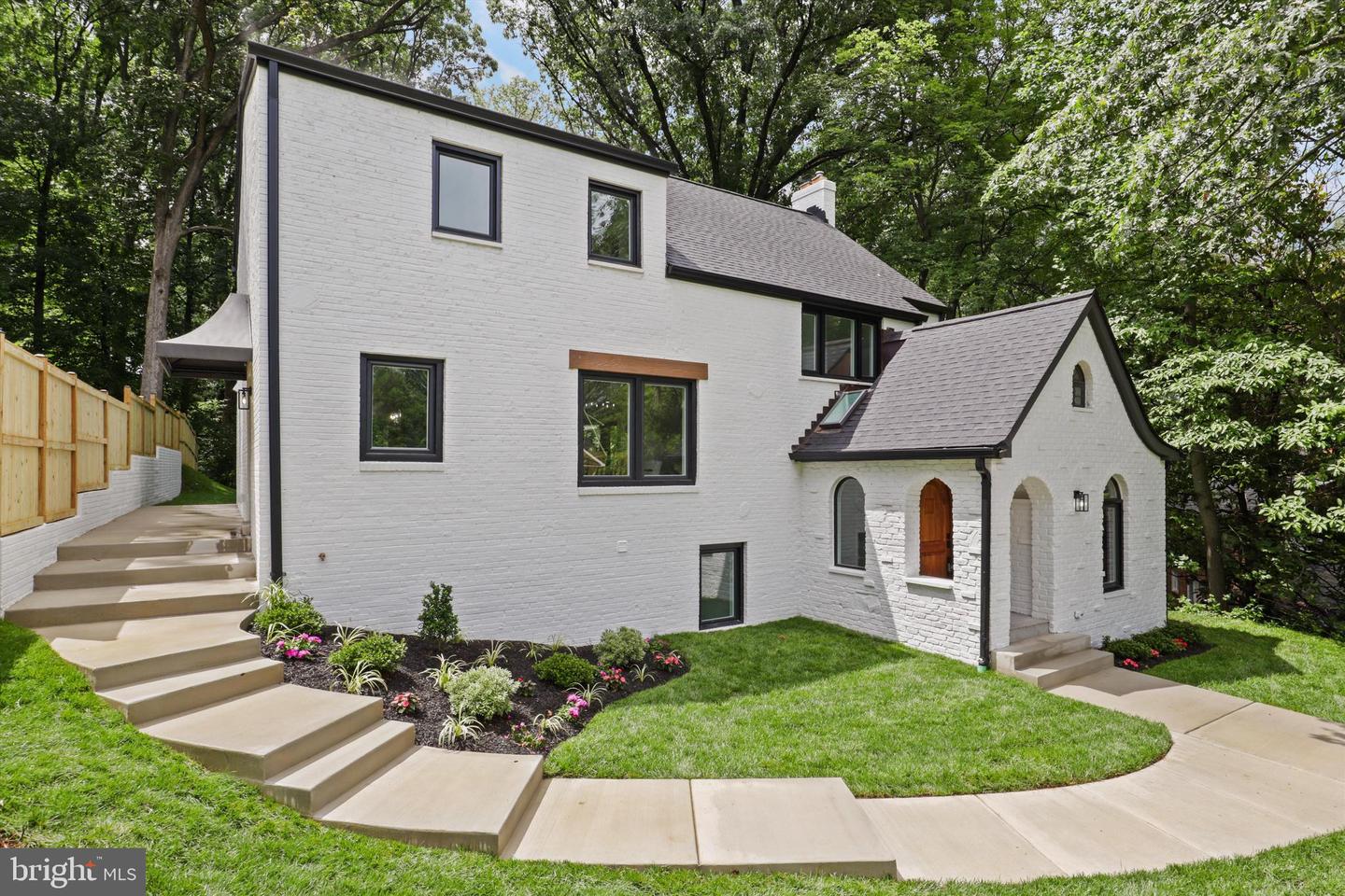 2520 N VERNON ST N, ARLINGTON, Virginia 22207, 5 Bedrooms Bedrooms, ,4 BathroomsBathrooms,Residential,For sale,2520 N VERNON ST N,VAAR2059182 MLS # VAAR2059182