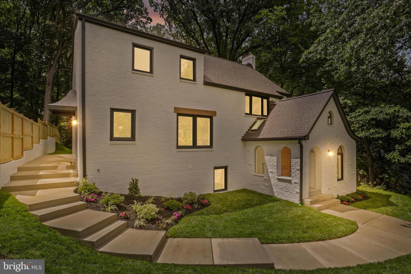 2520 N VERNON ST N, ARLINGTON, Virginia 22207, 5 Bedrooms Bedrooms, ,4 BathroomsBathrooms,Residential,For sale,2520 N VERNON ST N,VAAR2059182 MLS # VAAR2059182