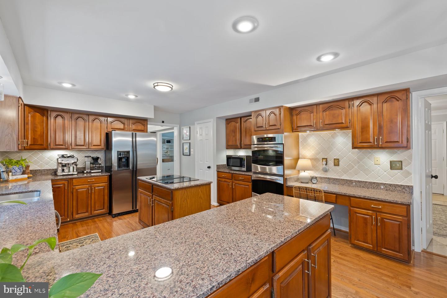 9123 LAKELAND VALLEY CT, SPRINGFIELD, Virginia 22153, 5 Bedrooms Bedrooms, ,3 BathroomsBathrooms,Residential,For sale,9123 LAKELAND VALLEY CT,VAFX2247402 MLS # VAFX2247402