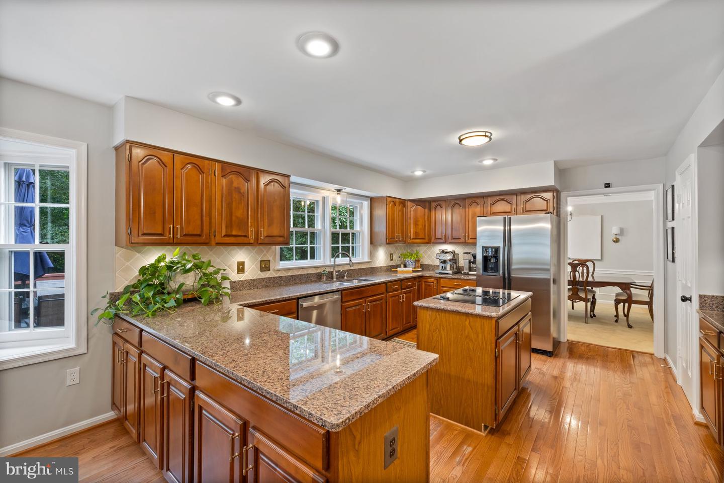 9123 LAKELAND VALLEY CT, SPRINGFIELD, Virginia 22153, 5 Bedrooms Bedrooms, ,3 BathroomsBathrooms,Residential,For sale,9123 LAKELAND VALLEY CT,VAFX2247402 MLS # VAFX2247402