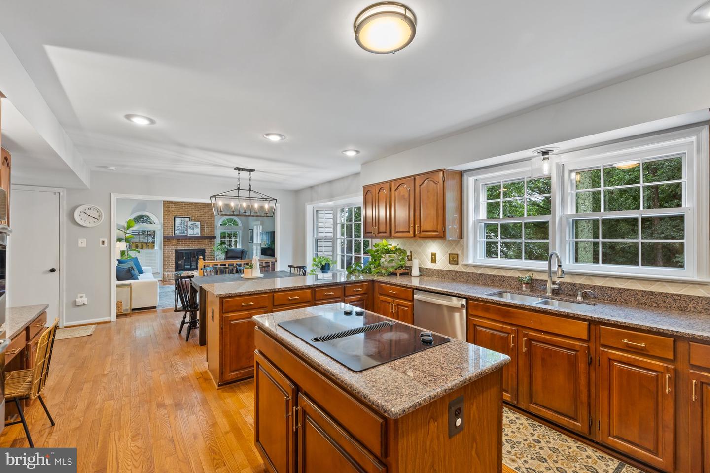 9123 LAKELAND VALLEY CT, SPRINGFIELD, Virginia 22153, 5 Bedrooms Bedrooms, ,3 BathroomsBathrooms,Residential,For sale,9123 LAKELAND VALLEY CT,VAFX2247402 MLS # VAFX2247402