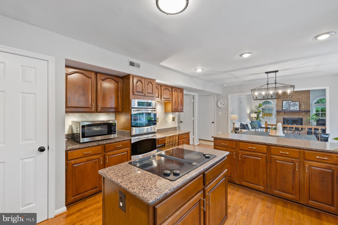 9123 LAKELAND VALLEY CT, SPRINGFIELD, Virginia 22153, 5 Bedrooms Bedrooms, ,3 BathroomsBathrooms,Residential,For sale,9123 LAKELAND VALLEY CT,VAFX2247402 MLS # VAFX2247402