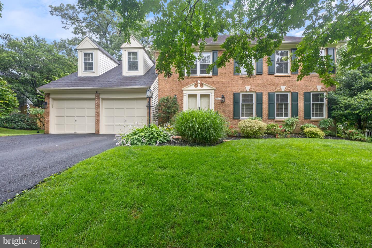 9123 LAKELAND VALLEY CT, SPRINGFIELD, Virginia 22153, 5 Bedrooms Bedrooms, ,3 BathroomsBathrooms,Residential,For sale,9123 LAKELAND VALLEY CT,VAFX2247402 MLS # VAFX2247402