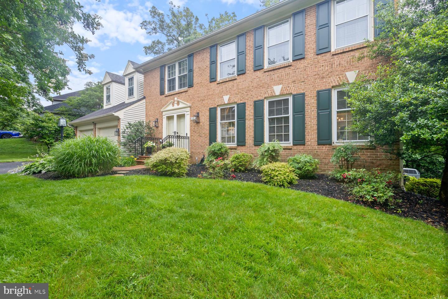 9123 LAKELAND VALLEY CT, SPRINGFIELD, Virginia 22153, 5 Bedrooms Bedrooms, ,3 BathroomsBathrooms,Residential,For sale,9123 LAKELAND VALLEY CT,VAFX2247402 MLS # VAFX2247402