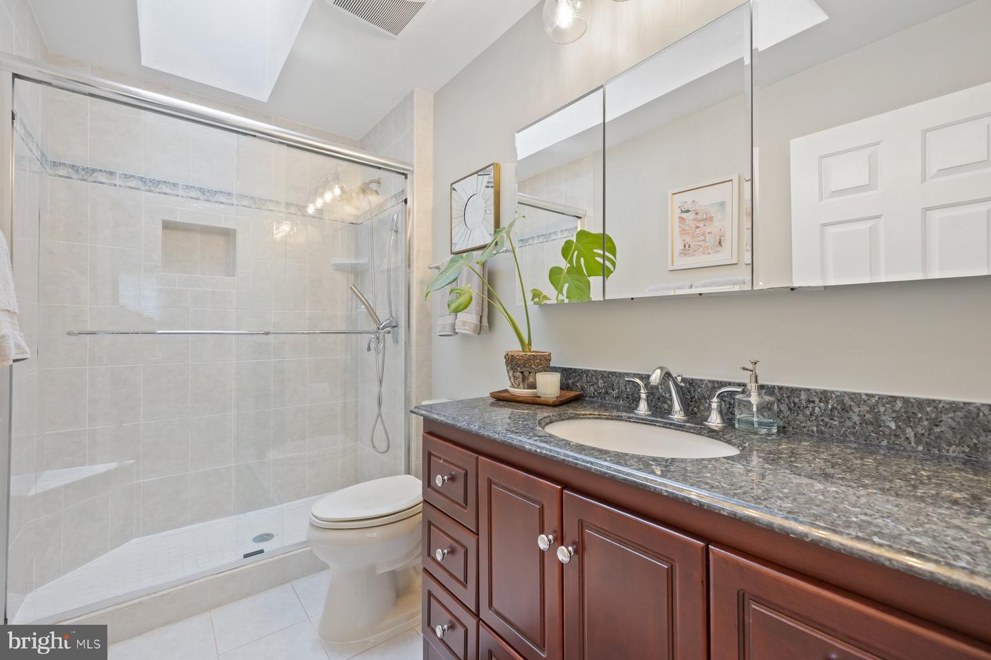 9123 LAKELAND VALLEY CT, SPRINGFIELD, Virginia 22153, 5 Bedrooms Bedrooms, ,3 BathroomsBathrooms,Residential,For sale,9123 LAKELAND VALLEY CT,VAFX2247402 MLS # VAFX2247402
