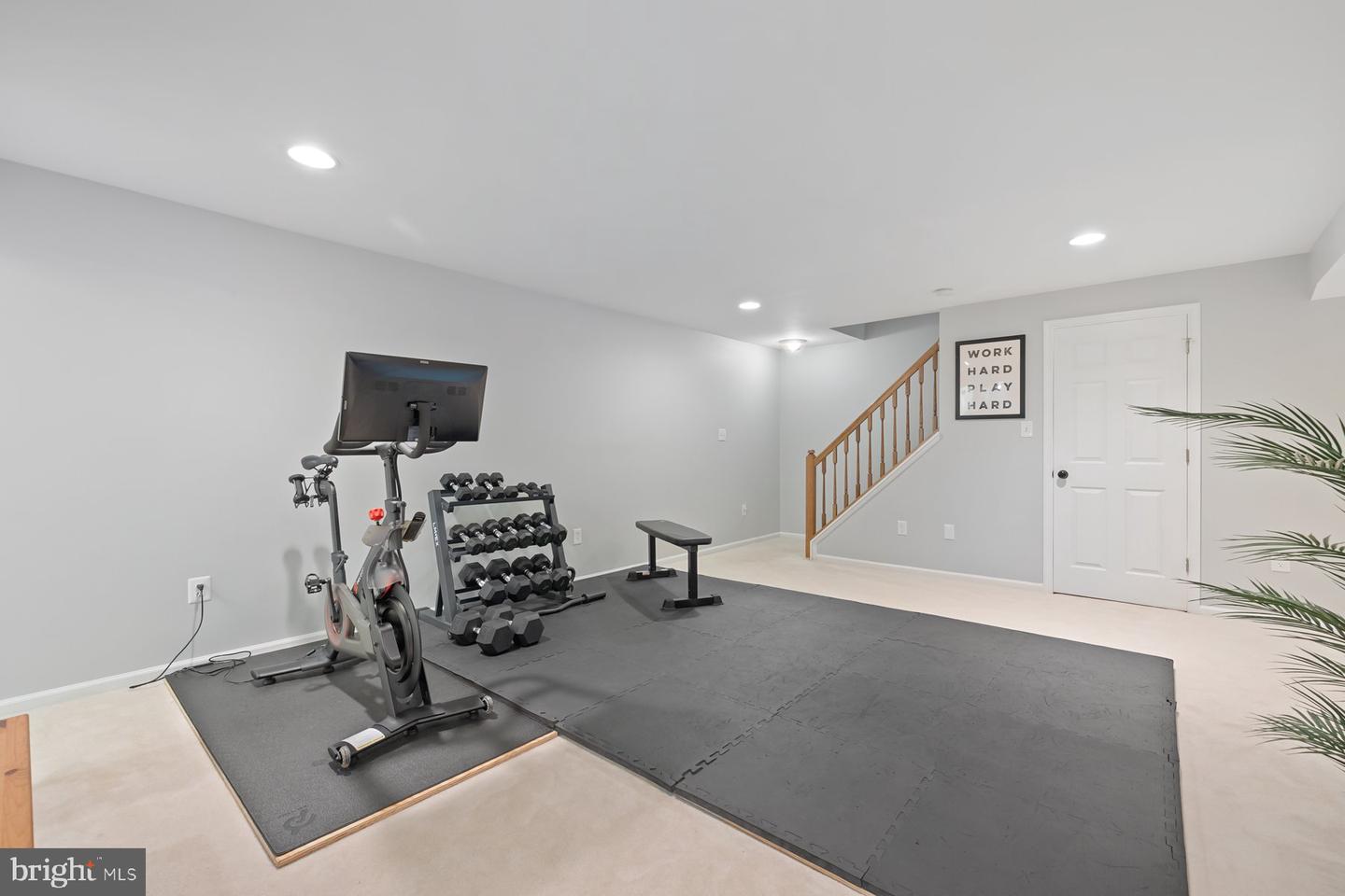 9123 LAKELAND VALLEY CT, SPRINGFIELD, Virginia 22153, 5 Bedrooms Bedrooms, ,3 BathroomsBathrooms,Residential,For sale,9123 LAKELAND VALLEY CT,VAFX2247402 MLS # VAFX2247402