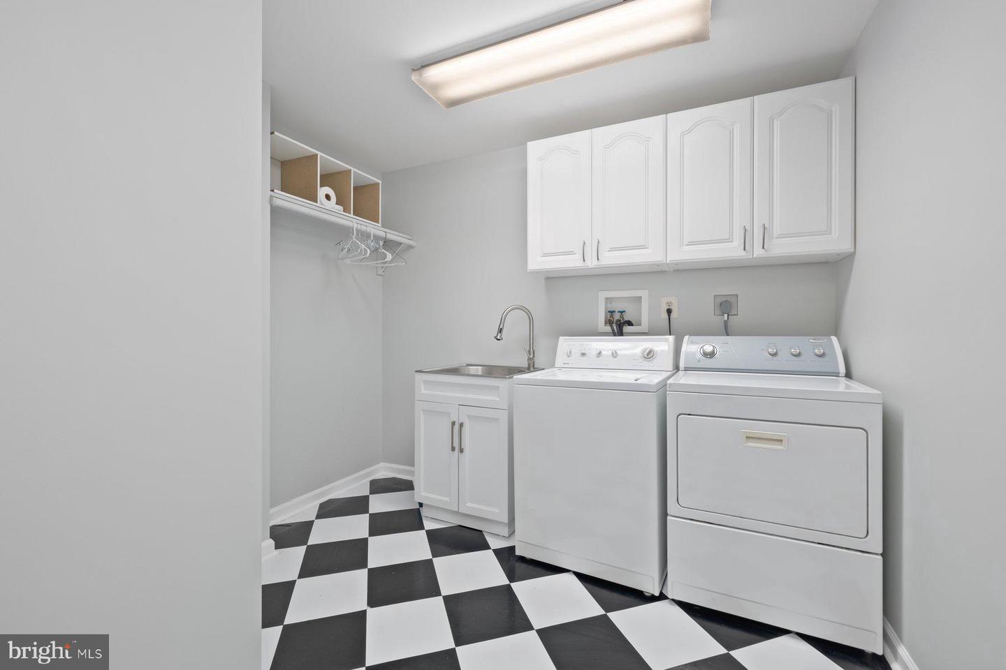9123 LAKELAND VALLEY CT, SPRINGFIELD, Virginia 22153, 5 Bedrooms Bedrooms, ,3 BathroomsBathrooms,Residential,For sale,9123 LAKELAND VALLEY CT,VAFX2247402 MLS # VAFX2247402