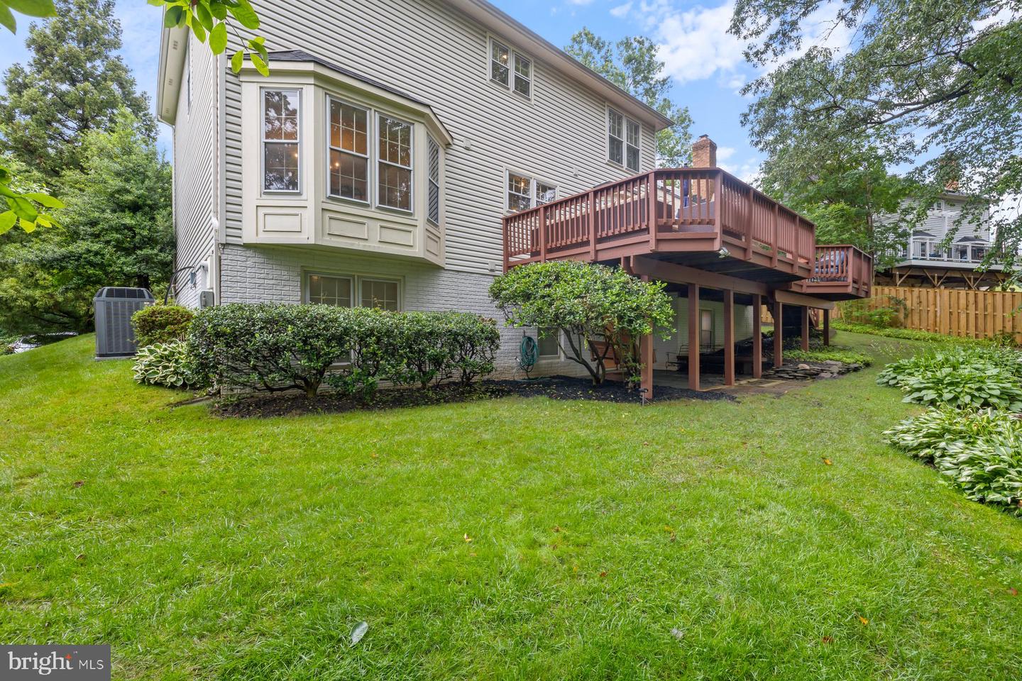 9123 LAKELAND VALLEY CT, SPRINGFIELD, Virginia 22153, 5 Bedrooms Bedrooms, ,3 BathroomsBathrooms,Residential,For sale,9123 LAKELAND VALLEY CT,VAFX2247402 MLS # VAFX2247402