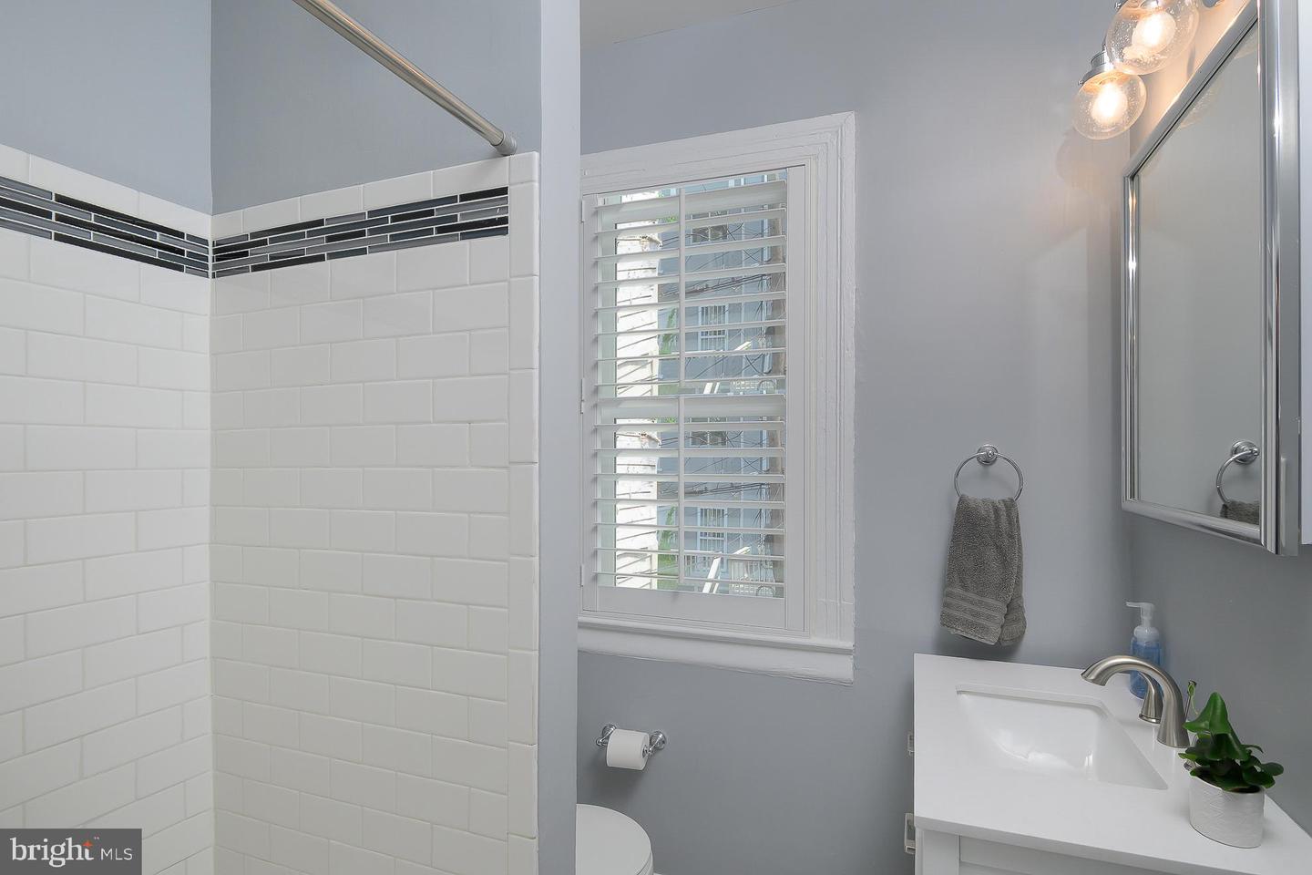 1415 AMES PL NE, WASHINGTON, District Of Columbia 20002, 3 Bedrooms Bedrooms, 10 Rooms Rooms,3 BathroomsBathrooms,Residential,For sale,1415 AMES PL NE,DCDC2205762 MLS # DCDC2205762
