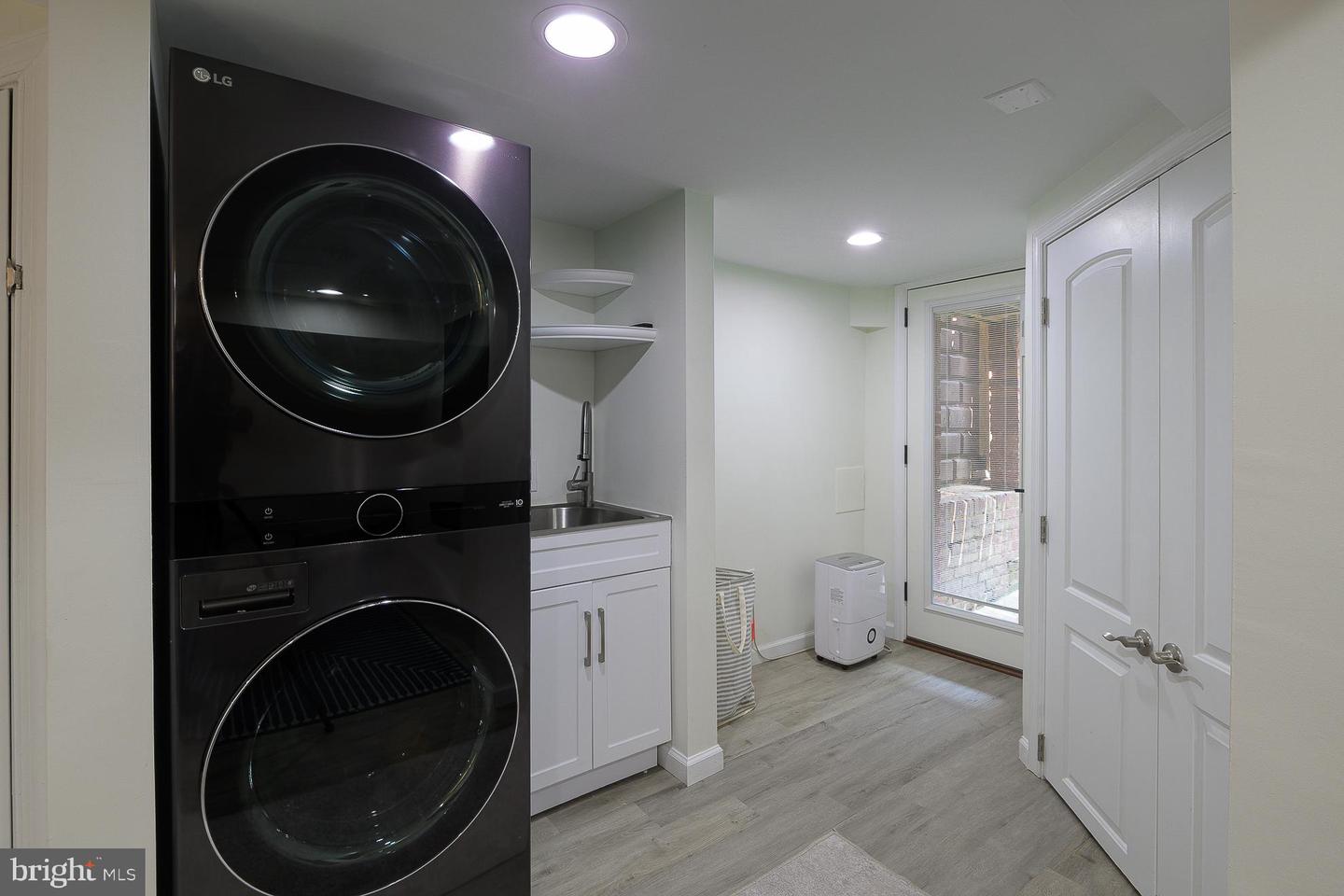 1415 AMES PL NE, WASHINGTON, District Of Columbia 20002, 3 Bedrooms Bedrooms, 10 Rooms Rooms,3 BathroomsBathrooms,Residential,For sale,1415 AMES PL NE,DCDC2205762 MLS # DCDC2205762
