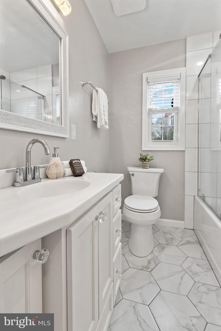 2015 20TH RD N, ARLINGTON, Virginia 22201, 2 Bedrooms Bedrooms, ,2 BathroomsBathrooms,Residential,For sale,2015 20TH RD N,VAAR2059160 MLS # VAAR2059160