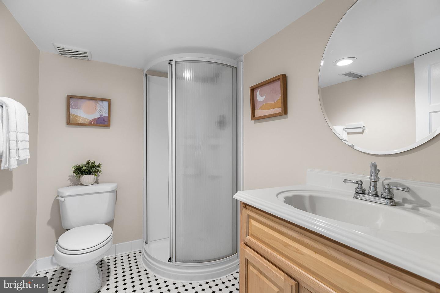 2015 20TH RD N, ARLINGTON, Virginia 22201, 2 Bedrooms Bedrooms, ,2 BathroomsBathrooms,Residential,For sale,2015 20TH RD N,VAAR2059160 MLS # VAAR2059160