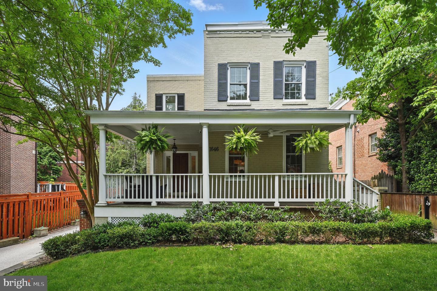 1646 FOXHALL RD NW, WASHINGTON, District Of Columbia 20007, 3 Bedrooms Bedrooms, ,3 BathroomsBathrooms,Residential,For sale,1646 FOXHALL RD NW,DCDC2205622 MLS # DCDC2205622