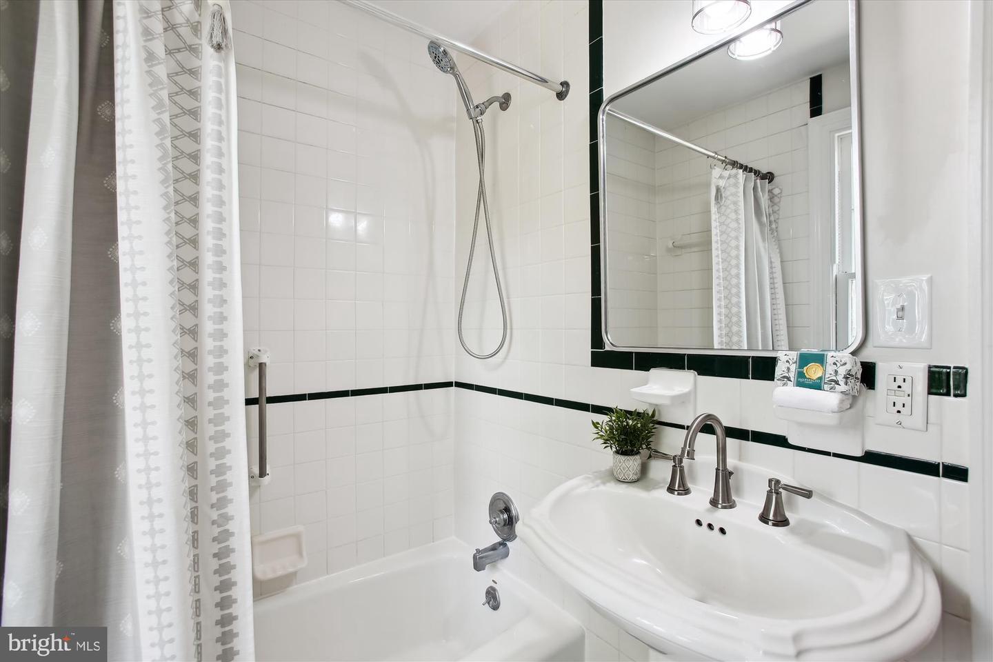 6000 FORT HUNT RD, ALEXANDRIA, Virginia 22307, 3 Bedrooms Bedrooms, ,2 BathroomsBathrooms,Residential,For sale,6000 FORT HUNT RD,VAFX2247356 MLS # VAFX2247356