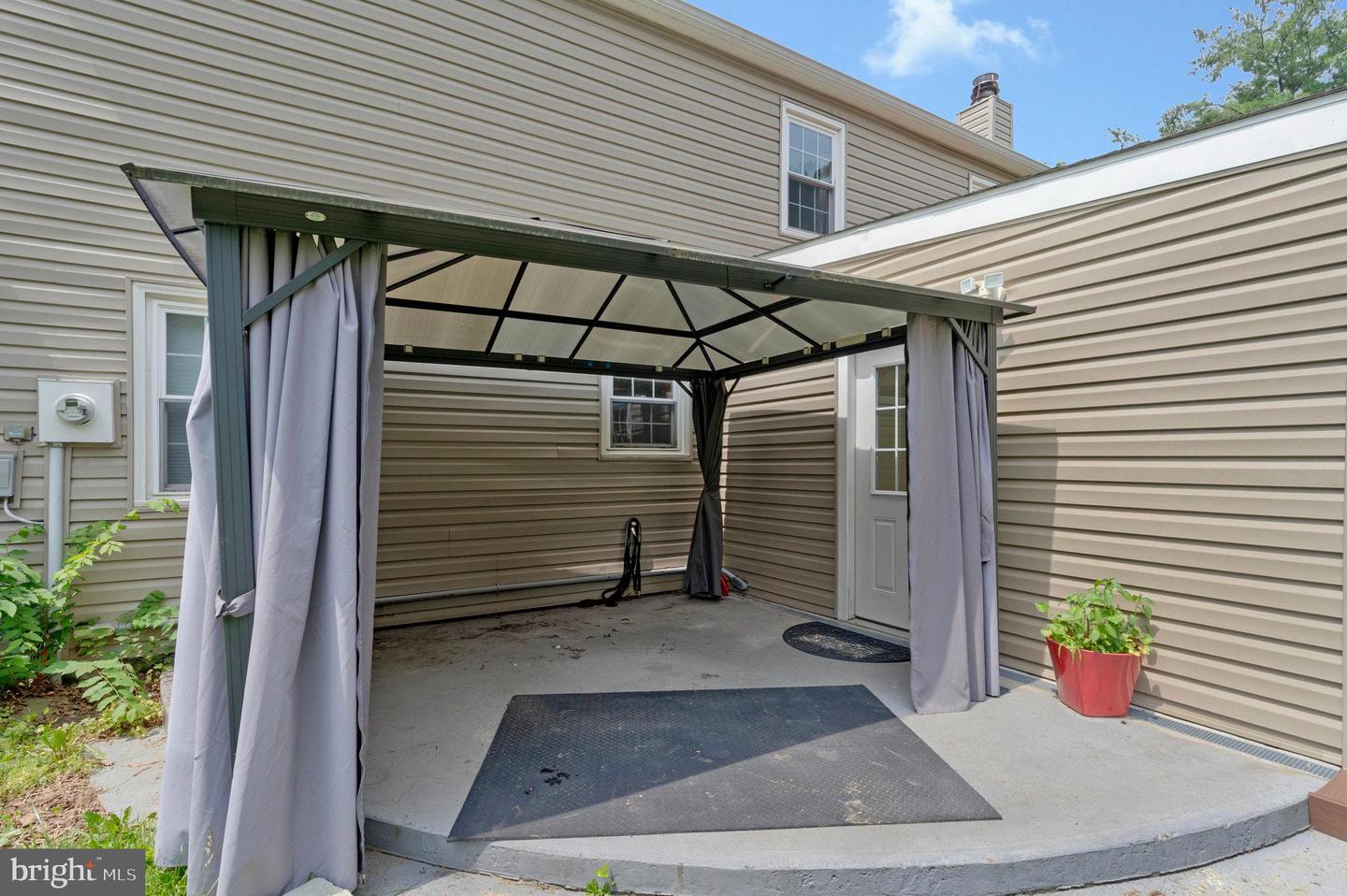 1107 TREESIDE LN, HERNDON, Virginia 20170, 5 Bedrooms Bedrooms, ,2 BathroomsBathrooms,Residential,For sale,1107 TREESIDE LN,VAFX2247662 MLS # VAFX2247662