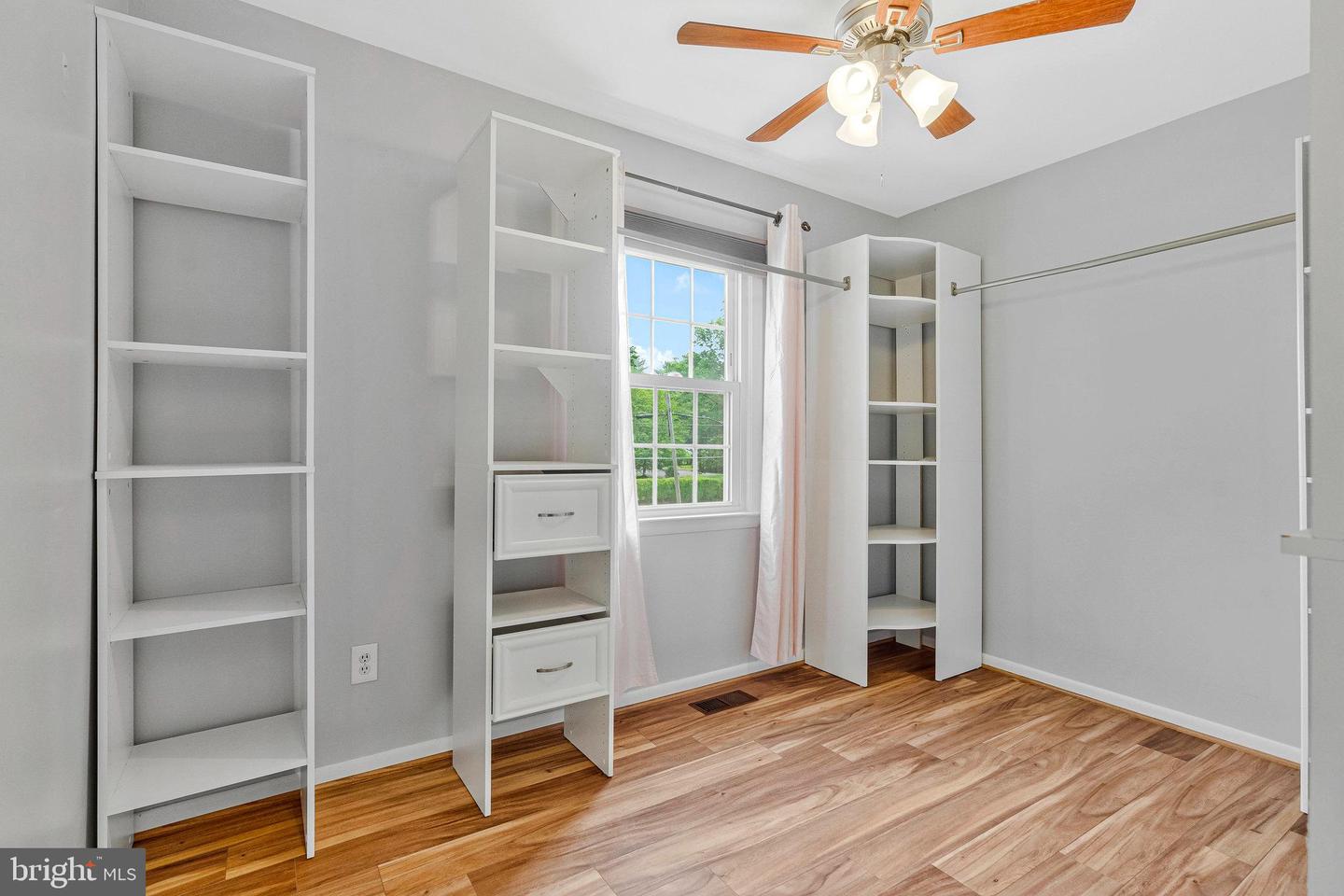 1107 TREESIDE LN, HERNDON, Virginia 20170, 5 Bedrooms Bedrooms, ,2 BathroomsBathrooms,Residential,For sale,1107 TREESIDE LN,VAFX2247662 MLS # VAFX2247662
