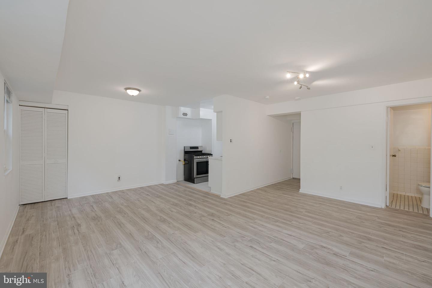 1801 CLYDESDALE PL NW #212, WASHINGTON, District Of Columbia 20009, ,1 BathroomBathrooms,Residential,For sale,1801 CLYDESDALE PL NW #212,DCDC2205906 MLS # DCDC2205906