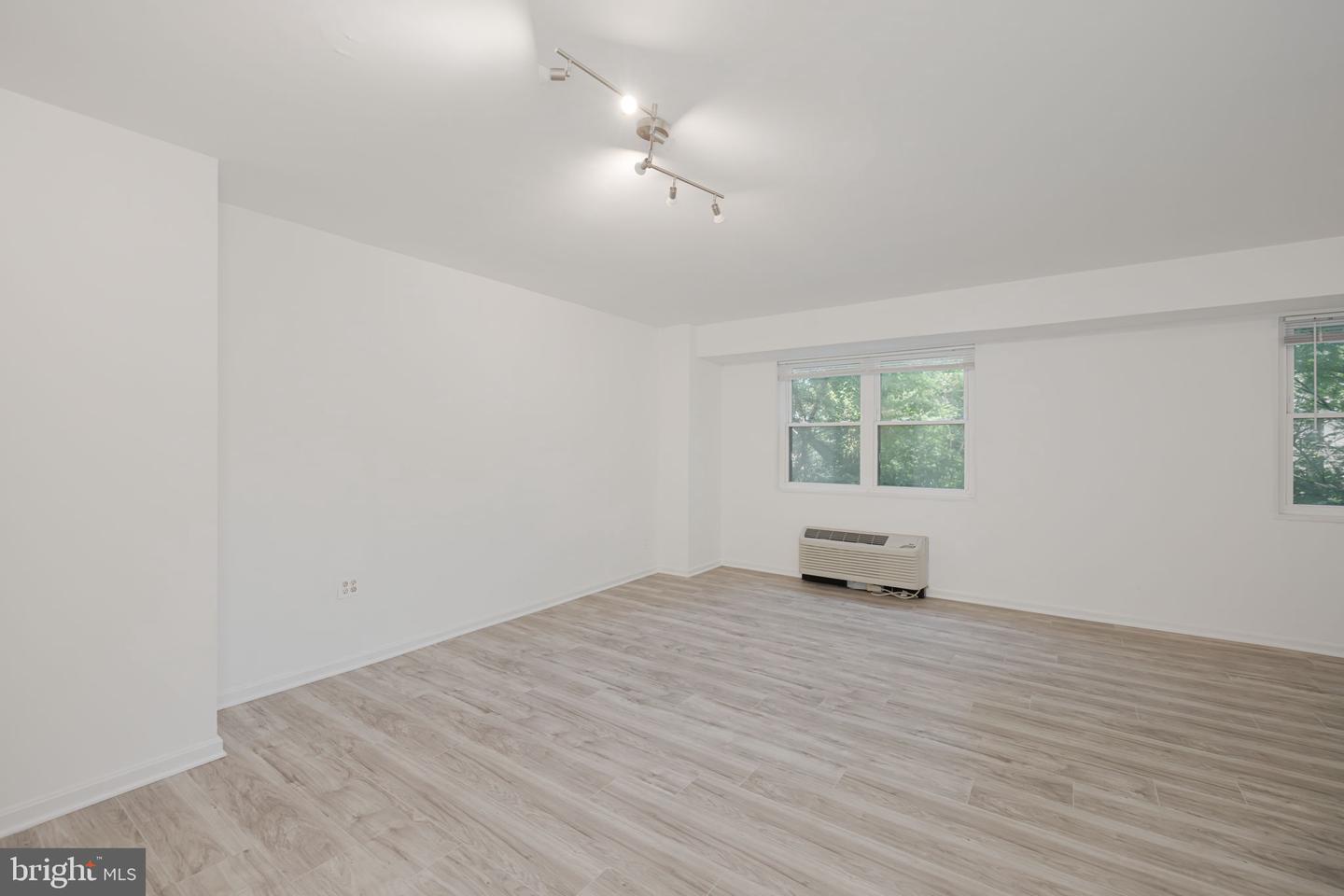 1801 CLYDESDALE PL NW #212, WASHINGTON, District Of Columbia 20009, ,1 BathroomBathrooms,Residential,For sale,1801 CLYDESDALE PL NW #212,DCDC2205906 MLS # DCDC2205906