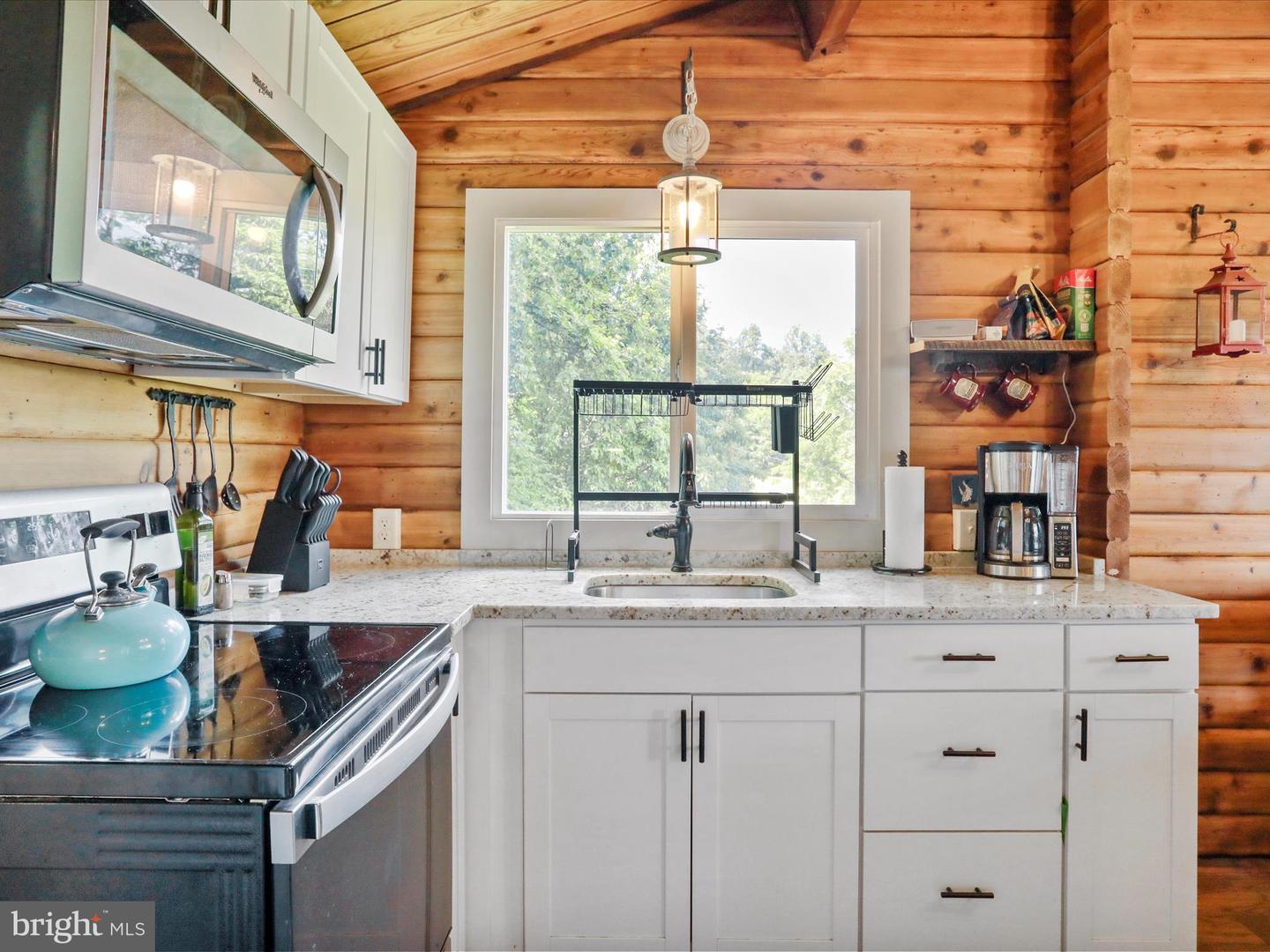 37 AND 41 HEADWATERS RD, CHESTER GAP, Virginia 22623, 5 Bedrooms Bedrooms, ,4 BathroomsBathrooms,Residential,For sale,37 AND 41 HEADWATERS RD,VARP2002142 MLS # VARP2002142