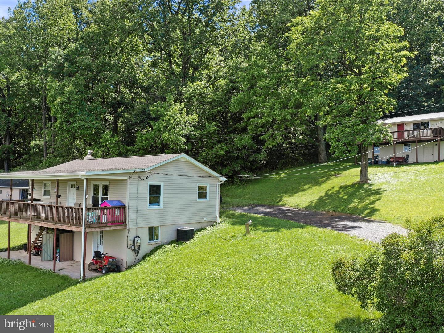 37 AND 41 HEADWATERS RD, CHESTER GAP, Virginia 22623, 5 Bedrooms Bedrooms, ,4 BathroomsBathrooms,Residential,For sale,37 AND 41 HEADWATERS RD,VARP2002142 MLS # VARP2002142