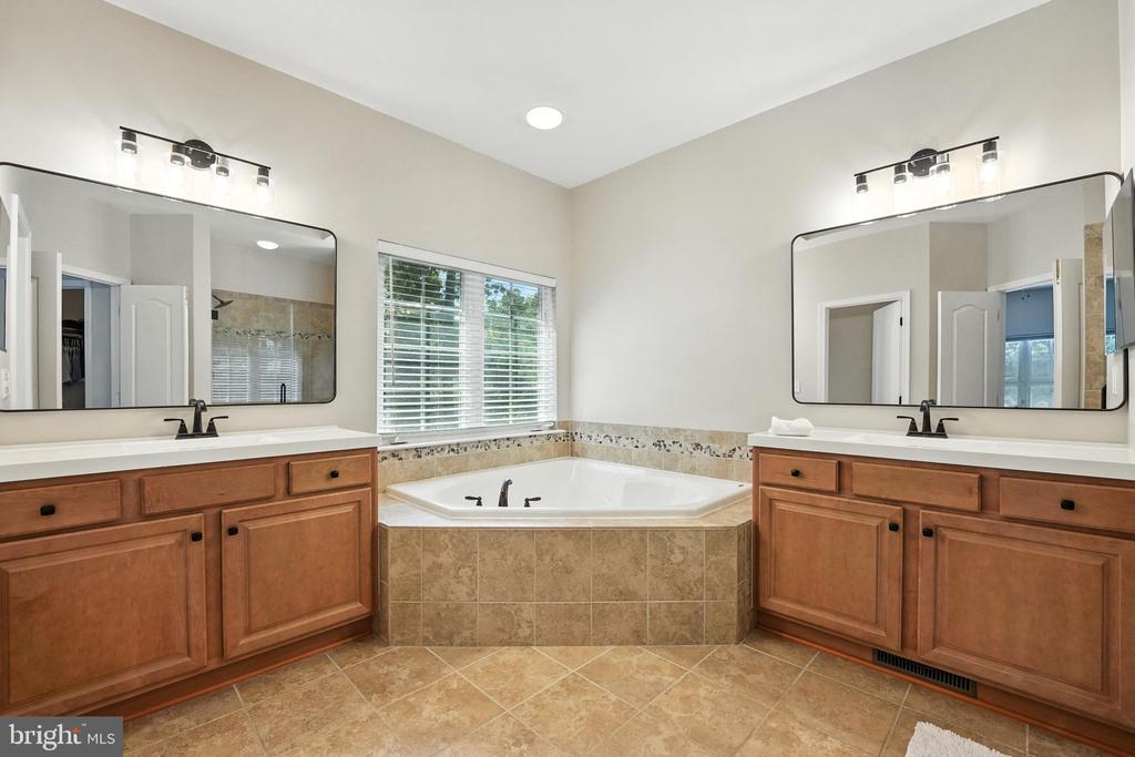 11220 CHIVALRY CHASE LN, SPOTSYLVANIA, Virginia 22551, 4 Bedrooms Bedrooms, ,4 BathroomsBathrooms,Residential,11220 CHIVALRY CHASE LN,VASP2034074 MLS # VASP2034074