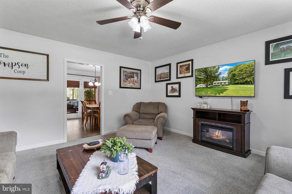 4 PALOMINO CT, SPOTSYLVANIA, Virginia 22551, 3 Bedrooms Bedrooms, ,3 BathroomsBathrooms,Residential,4 PALOMINO CT,VASP2034034 MLS # VASP2034034