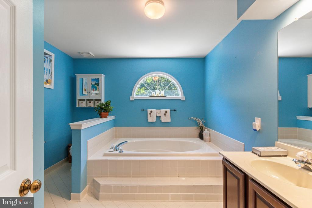 8107 WATERFORD DR, SPOTSYLVANIA, Virginia 22551, 5 Bedrooms Bedrooms, ,4 BathroomsBathrooms,Residential,8107 WATERFORD DR,VASP2034038 MLS # VASP2034038