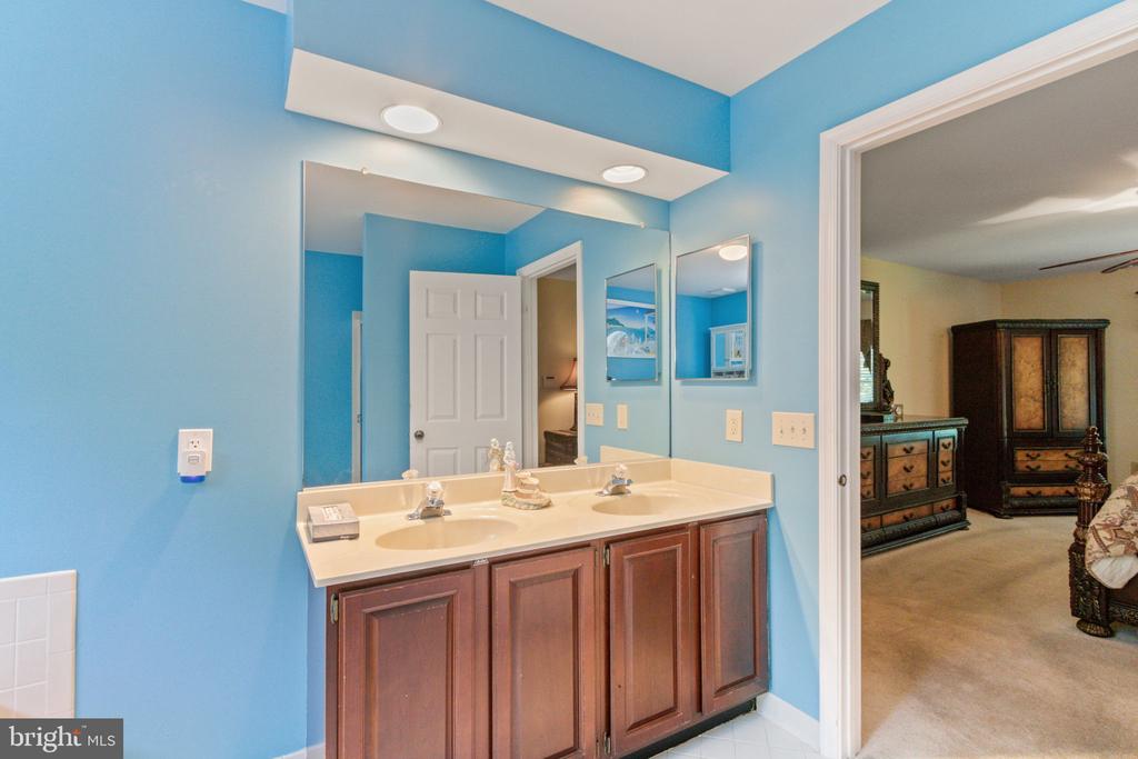 8107 WATERFORD DR, SPOTSYLVANIA, Virginia 22551, 5 Bedrooms Bedrooms, ,4 BathroomsBathrooms,Residential,8107 WATERFORD DR,VASP2034038 MLS # VASP2034038