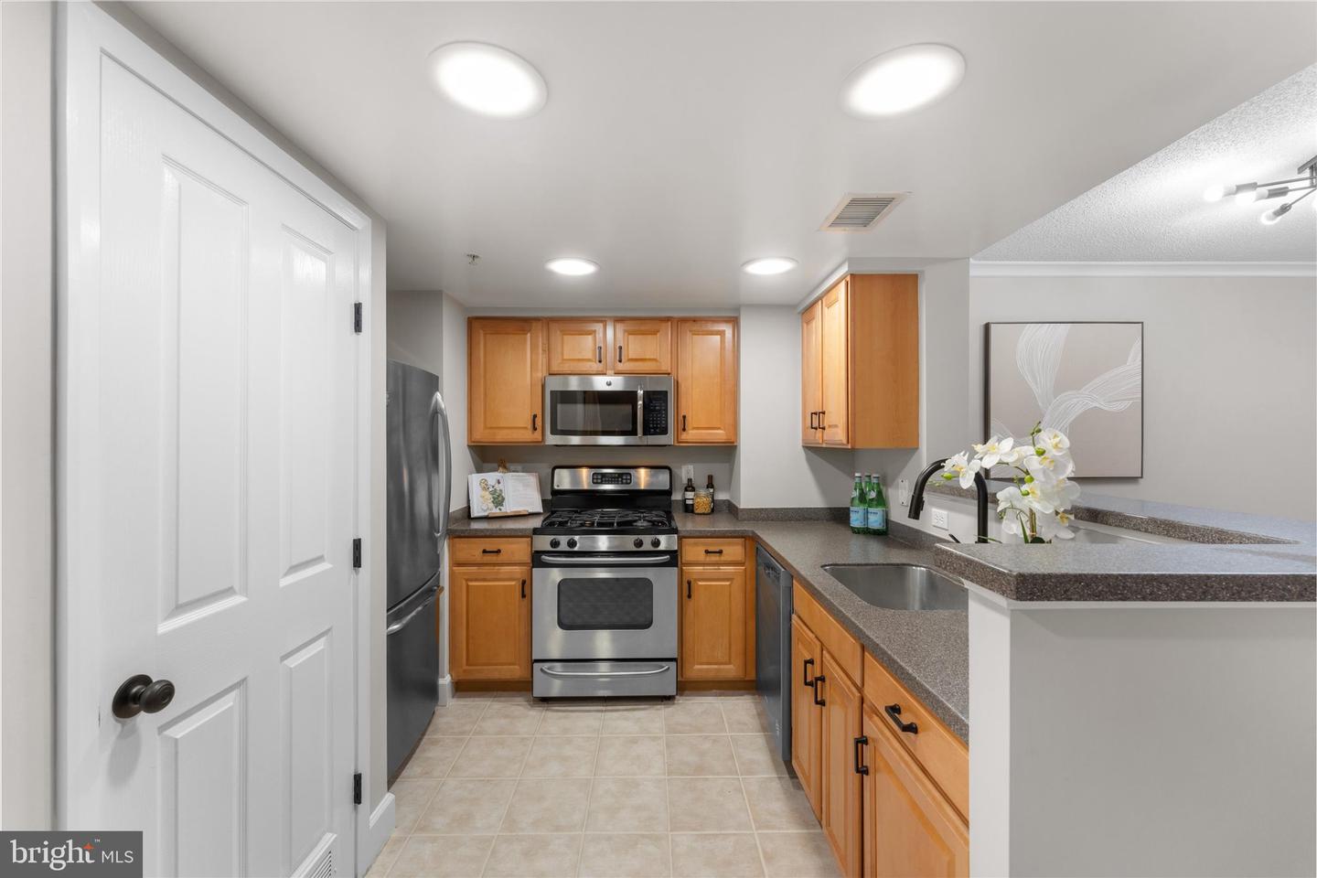 1205 N GARFIELD ST #711, ARLINGTON, Virginia 22201, 1 Bedroom Bedrooms, ,1 BathroomBathrooms,Residential,For sale,1205 N GARFIELD ST #711,VAAR2059330 MLS # VAAR2059330