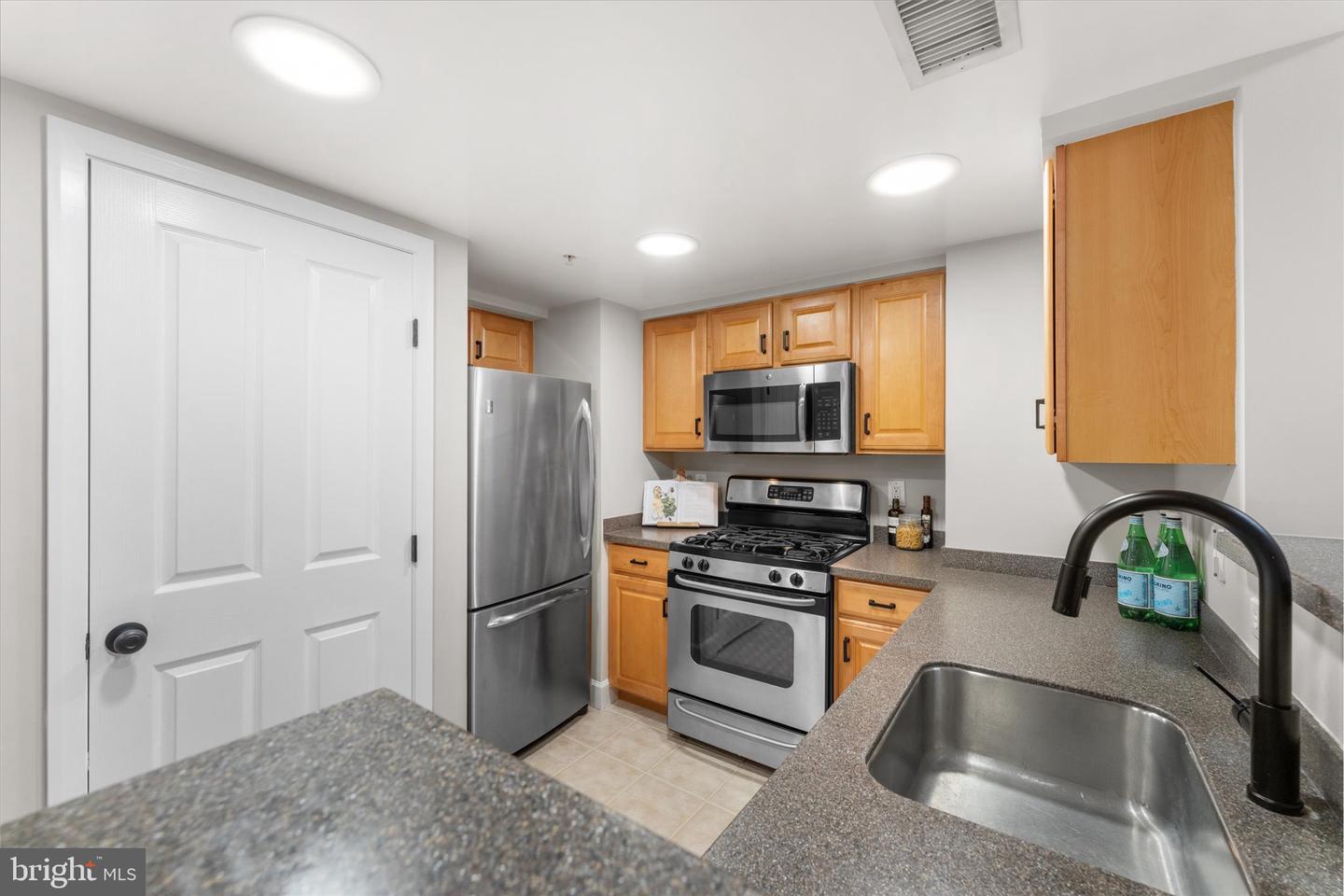 1205 N GARFIELD ST #711, ARLINGTON, Virginia 22201, 1 Bedroom Bedrooms, ,1 BathroomBathrooms,Residential,For sale,1205 N GARFIELD ST #711,VAAR2059330 MLS # VAAR2059330