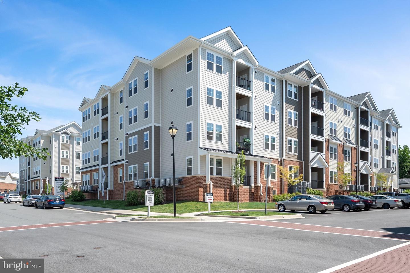 750 MOUNT AIRY TER NE #402, LEESBURG, Virginia 20176, 2 Bedrooms Bedrooms, ,2 BathroomsBathrooms,Residential,For sale,750 MOUNT AIRY TER NE #402,VALO2099826 MLS # VALO2099826
