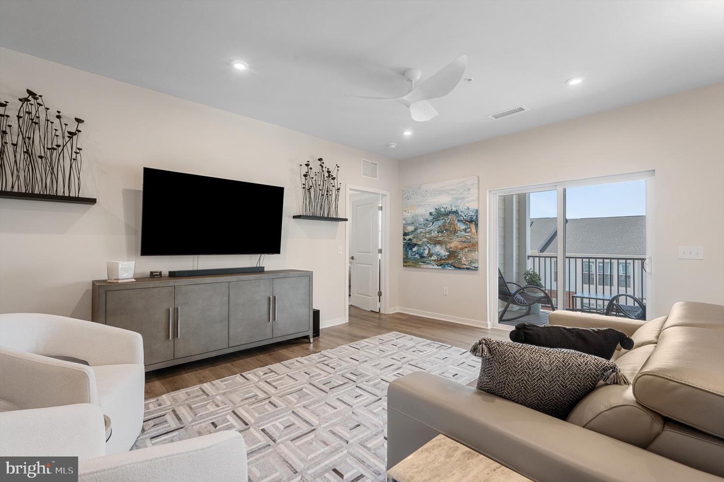 750 MOUNT AIRY TER NE #402, LEESBURG, Virginia 20176, 2 Bedrooms Bedrooms, ,2 BathroomsBathrooms,Residential,For sale,750 MOUNT AIRY TER NE #402,VALO2099826 MLS # VALO2099826