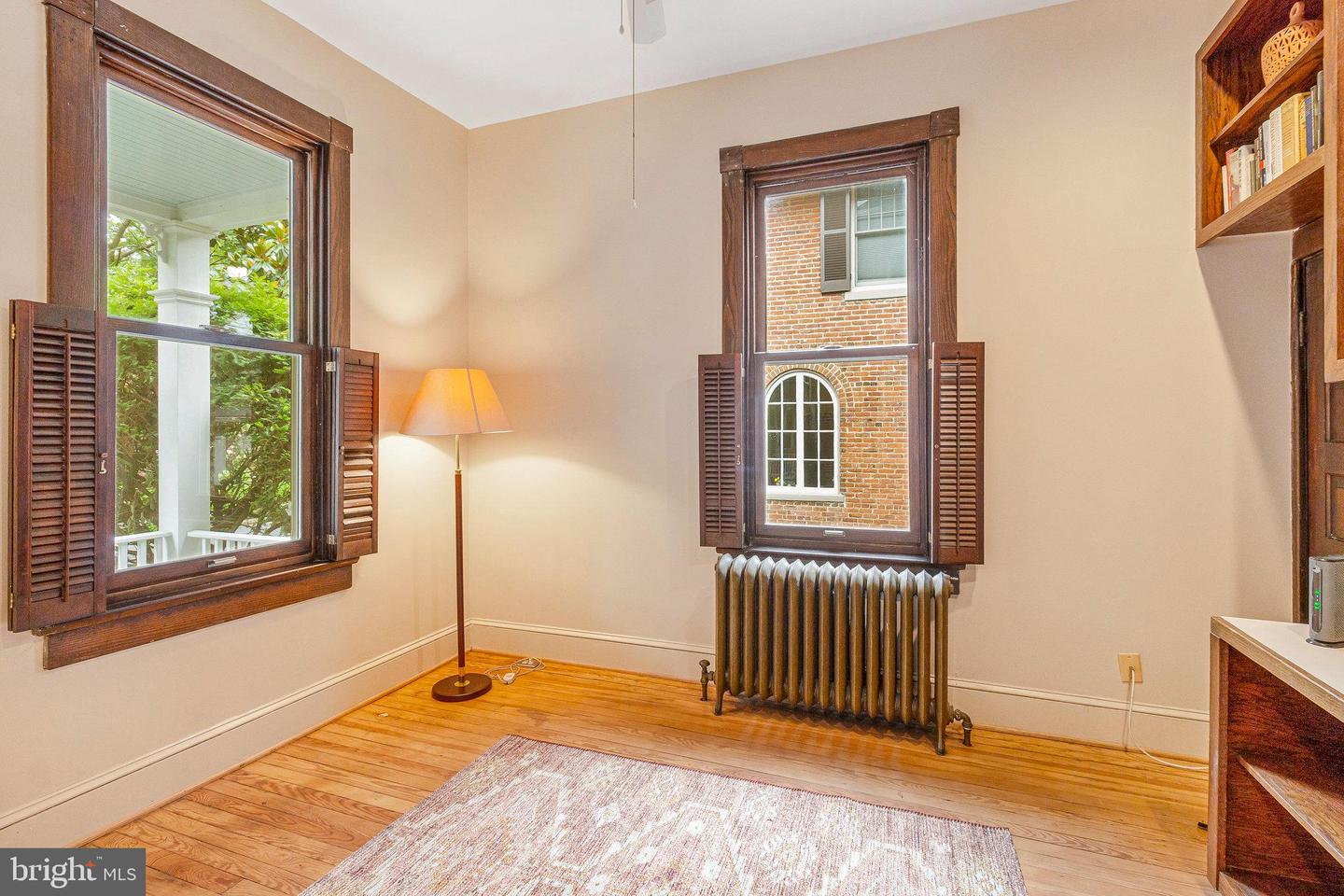 17 CEDAR ST, ALEXANDRIA, Virginia 22301, 4 Bedrooms Bedrooms, ,2 BathroomsBathrooms,Residential,For sale,17 CEDAR ST,VAAX2046628 MLS # VAAX2046628
