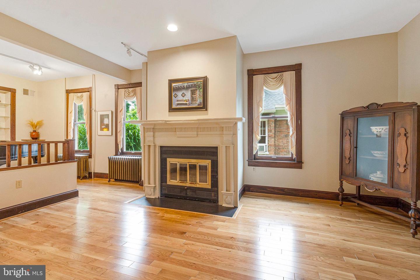 17 CEDAR ST, ALEXANDRIA, Virginia 22301, 4 Bedrooms Bedrooms, ,2 BathroomsBathrooms,Residential,For sale,17 CEDAR ST,VAAX2046628 MLS # VAAX2046628