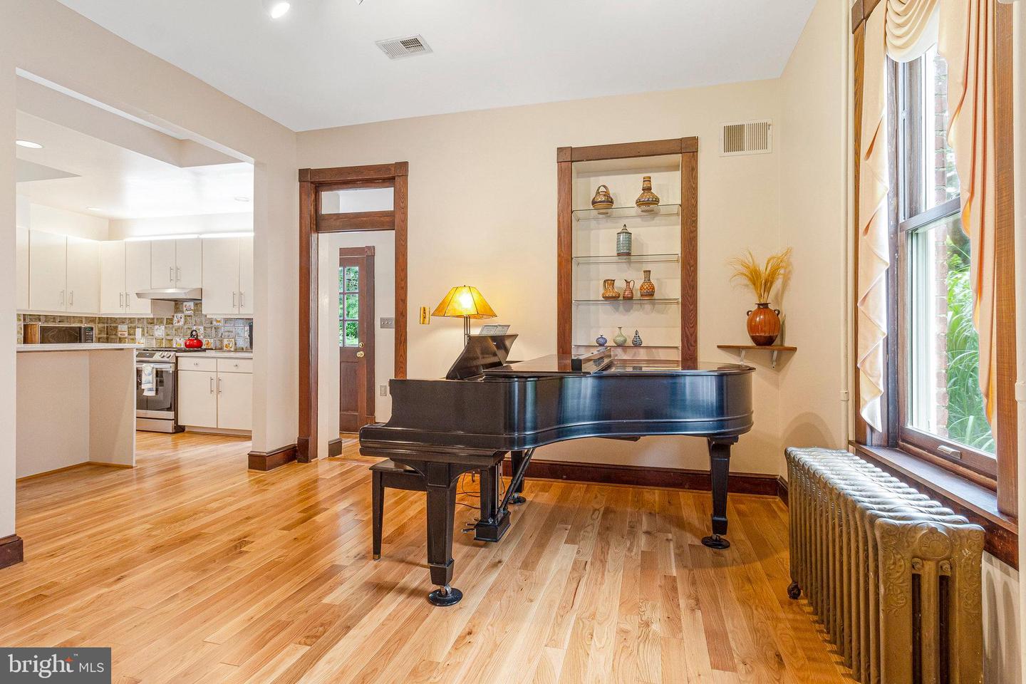 17 CEDAR ST, ALEXANDRIA, Virginia 22301, 4 Bedrooms Bedrooms, ,2 BathroomsBathrooms,Residential,For sale,17 CEDAR ST,VAAX2046628 MLS # VAAX2046628