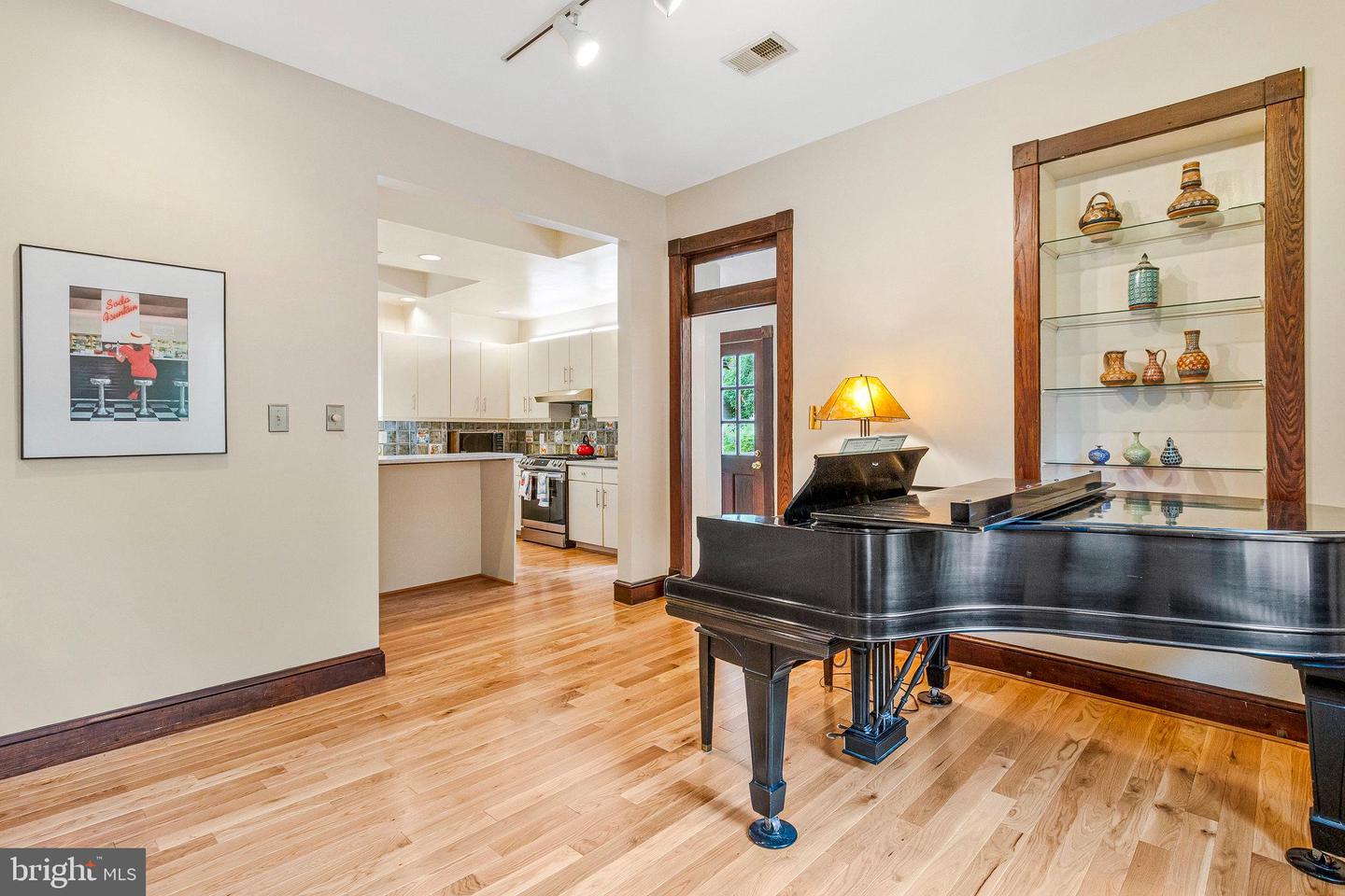 17 CEDAR ST, ALEXANDRIA, Virginia 22301, 4 Bedrooms Bedrooms, ,2 BathroomsBathrooms,Residential,For sale,17 CEDAR ST,VAAX2046628 MLS # VAAX2046628
