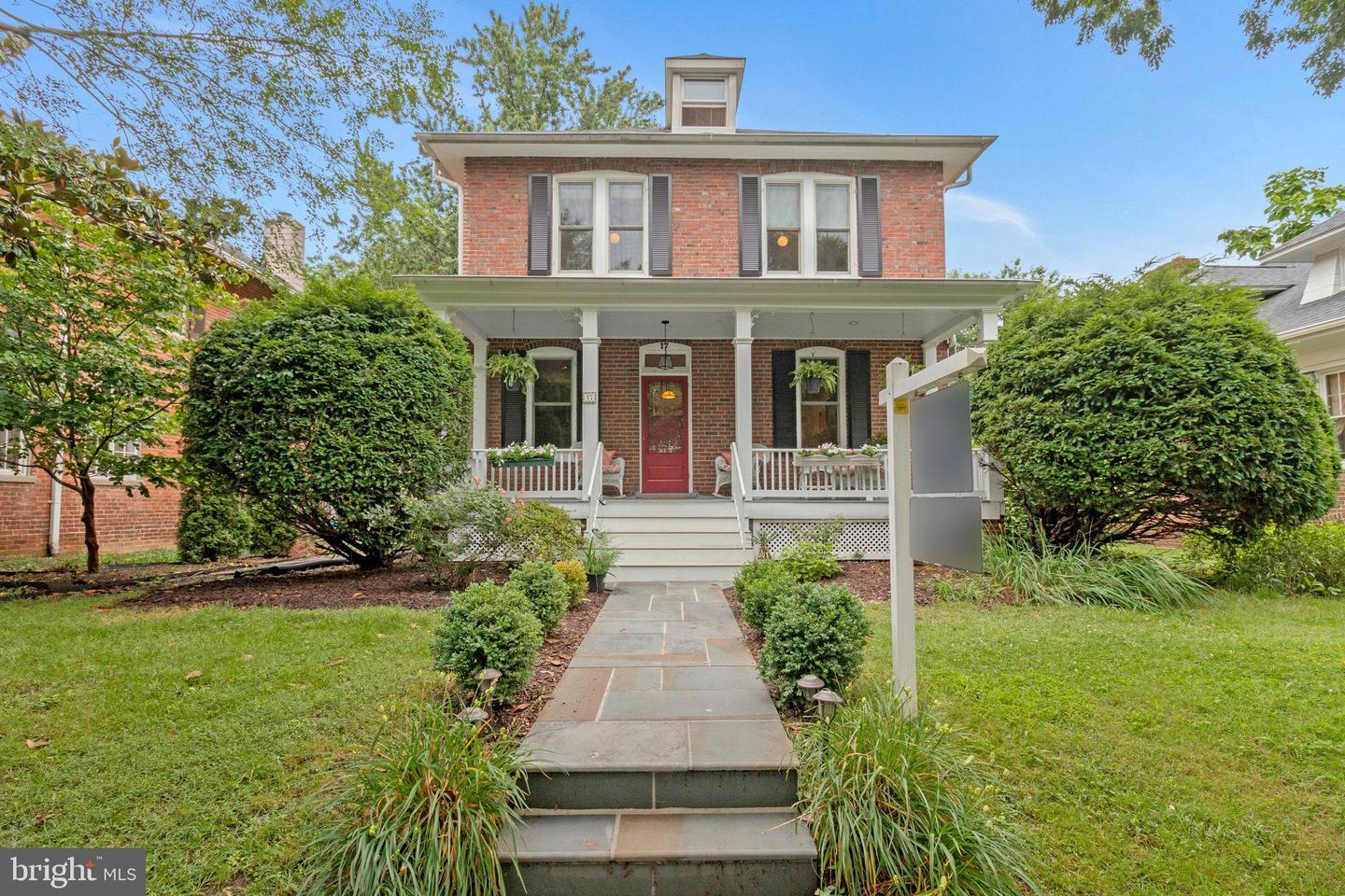 17 CEDAR ST, ALEXANDRIA, Virginia 22301, 4 Bedrooms Bedrooms, ,2 BathroomsBathrooms,Residential,For sale,17 CEDAR ST,VAAX2046628 MLS # VAAX2046628