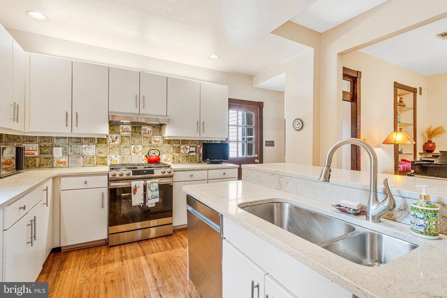 17 CEDAR ST, ALEXANDRIA, Virginia 22301, 4 Bedrooms Bedrooms, ,2 BathroomsBathrooms,Residential,For sale,17 CEDAR ST,VAAX2046628 MLS # VAAX2046628