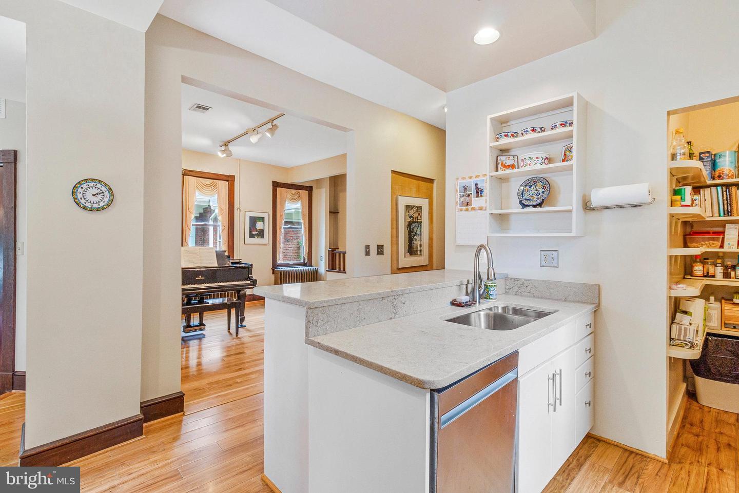17 CEDAR ST, ALEXANDRIA, Virginia 22301, 4 Bedrooms Bedrooms, ,2 BathroomsBathrooms,Residential,For sale,17 CEDAR ST,VAAX2046628 MLS # VAAX2046628