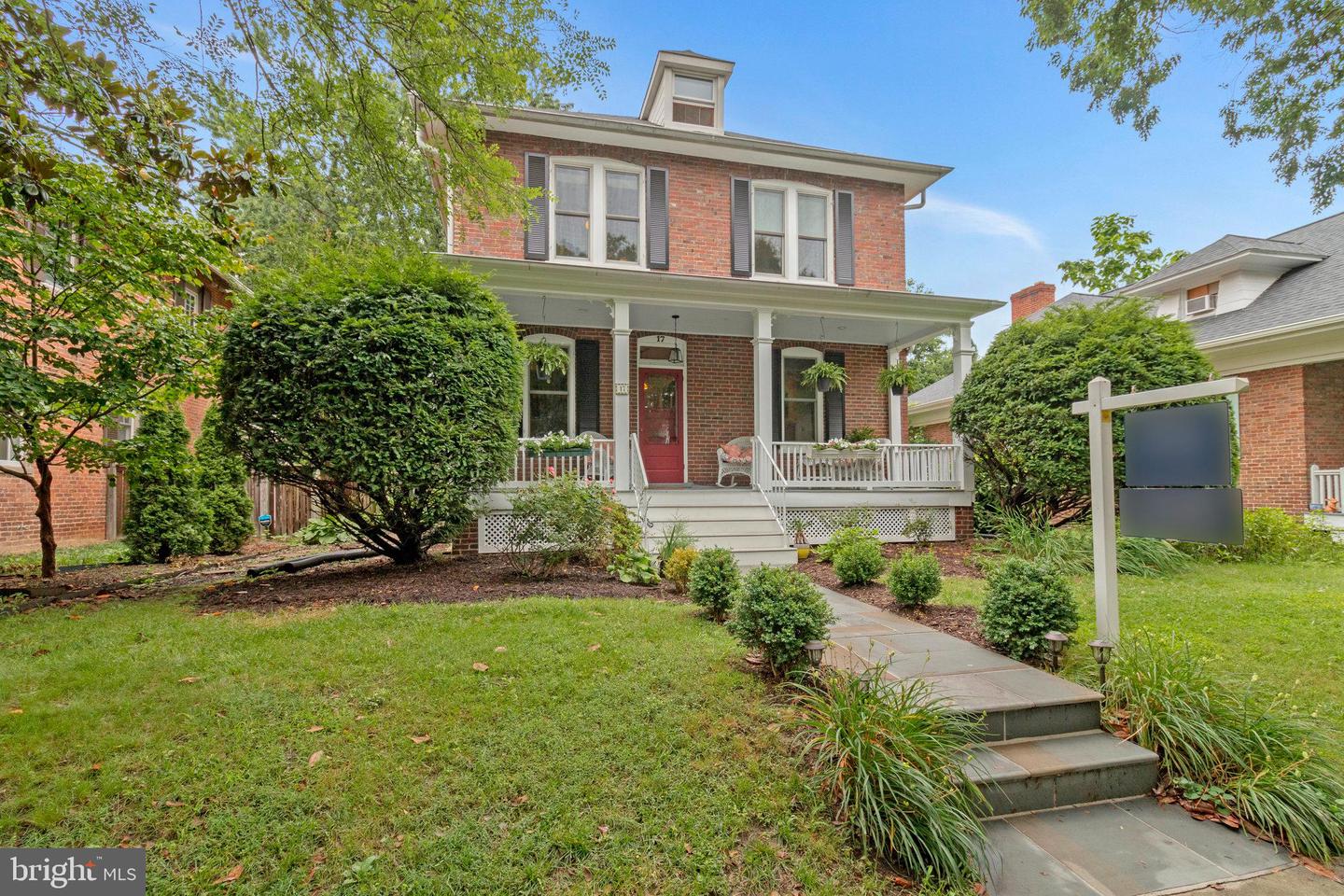 17 CEDAR ST, ALEXANDRIA, Virginia 22301, 4 Bedrooms Bedrooms, ,2 BathroomsBathrooms,Residential,For sale,17 CEDAR ST,VAAX2046628 MLS # VAAX2046628