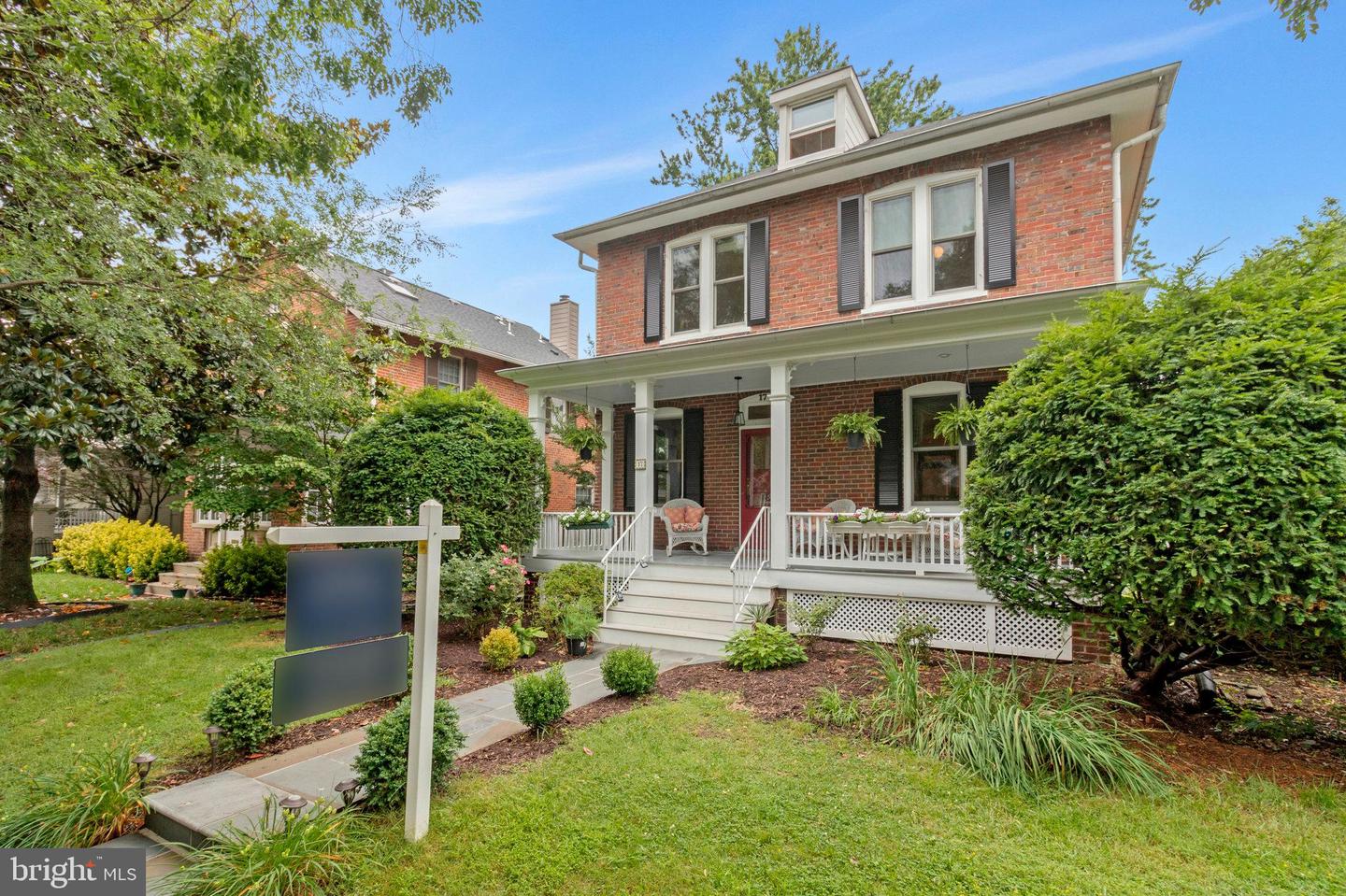 17 CEDAR ST, ALEXANDRIA, Virginia 22301, 4 Bedrooms Bedrooms, ,2 BathroomsBathrooms,Residential,For sale,17 CEDAR ST,VAAX2046628 MLS # VAAX2046628