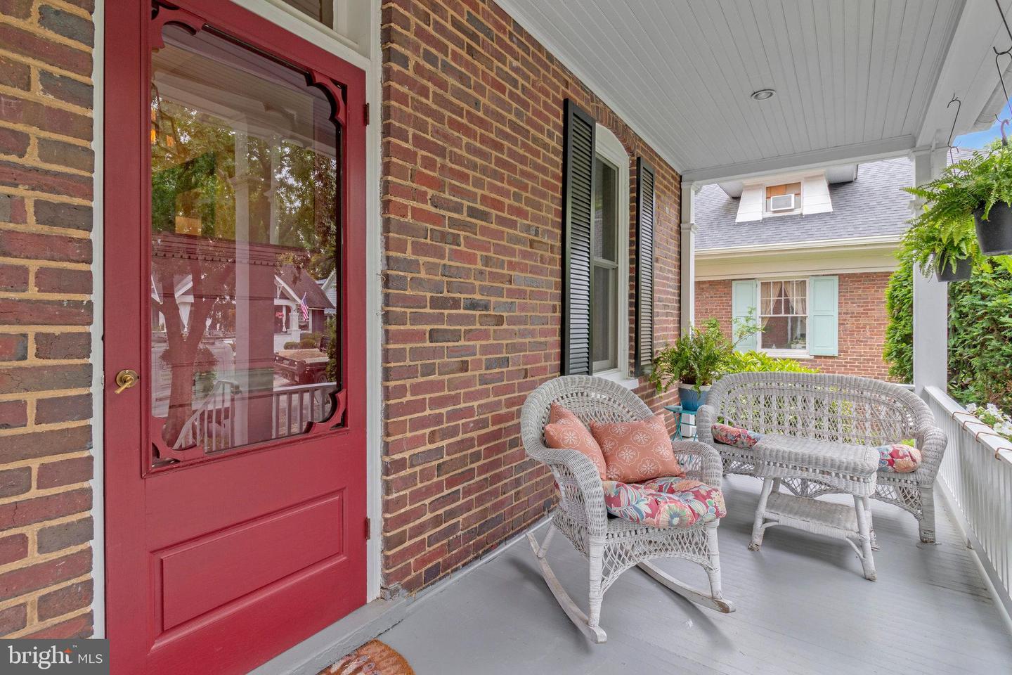 17 CEDAR ST, ALEXANDRIA, Virginia 22301, 4 Bedrooms Bedrooms, ,2 BathroomsBathrooms,Residential,For sale,17 CEDAR ST,VAAX2046628 MLS # VAAX2046628