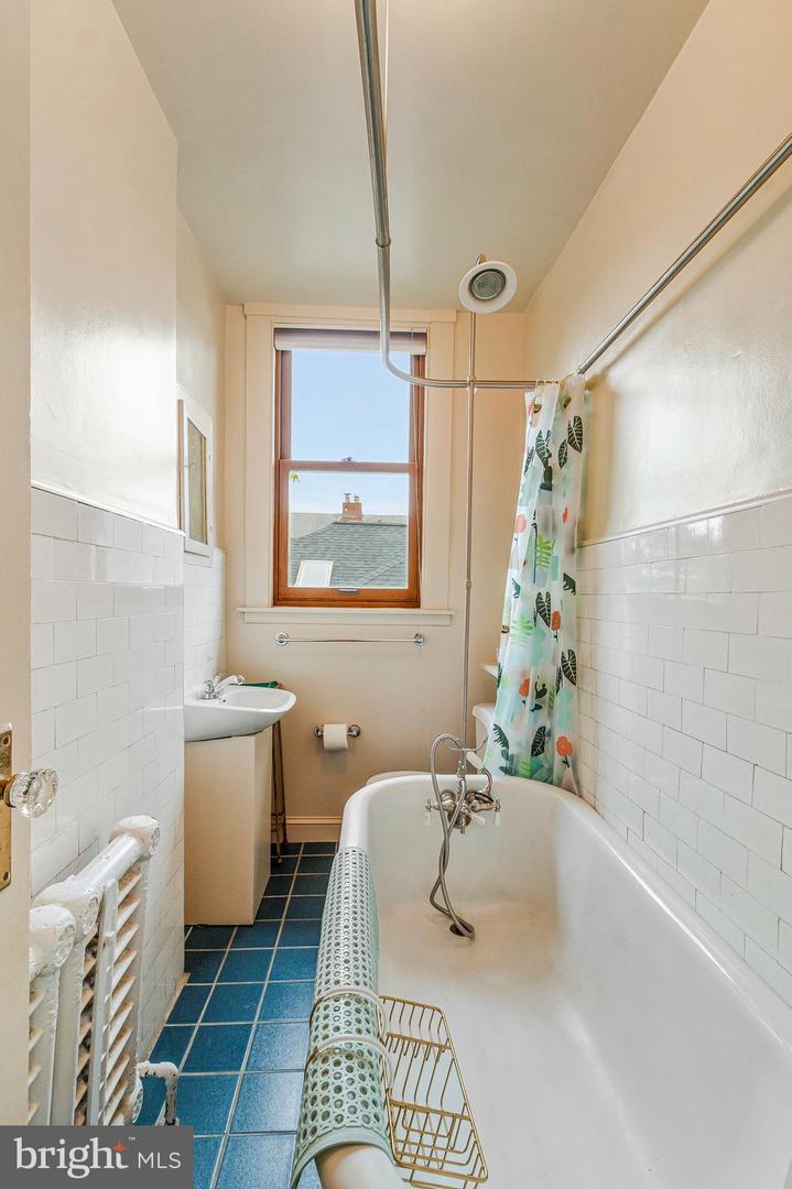 17 CEDAR ST, ALEXANDRIA, Virginia 22301, 4 Bedrooms Bedrooms, ,2 BathroomsBathrooms,Residential,For sale,17 CEDAR ST,VAAX2046628 MLS # VAAX2046628