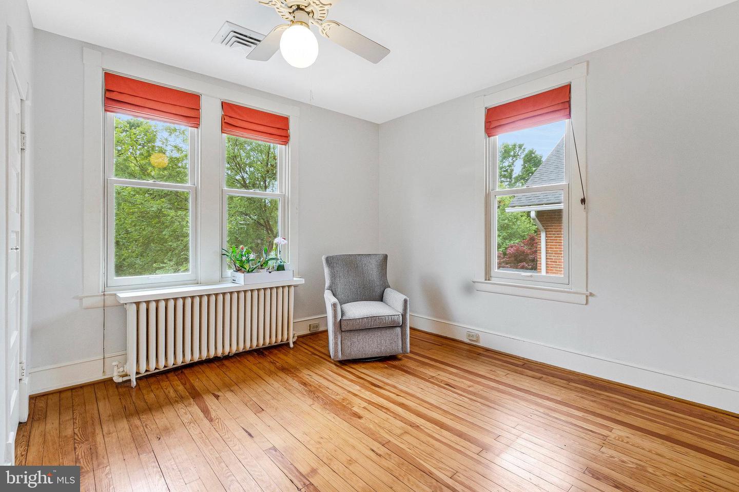 17 CEDAR ST, ALEXANDRIA, Virginia 22301, 4 Bedrooms Bedrooms, ,2 BathroomsBathrooms,Residential,For sale,17 CEDAR ST,VAAX2046628 MLS # VAAX2046628