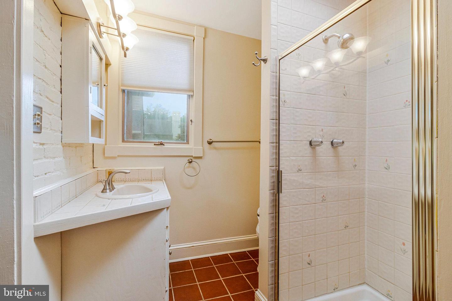17 CEDAR ST, ALEXANDRIA, Virginia 22301, 4 Bedrooms Bedrooms, ,2 BathroomsBathrooms,Residential,For sale,17 CEDAR ST,VAAX2046628 MLS # VAAX2046628