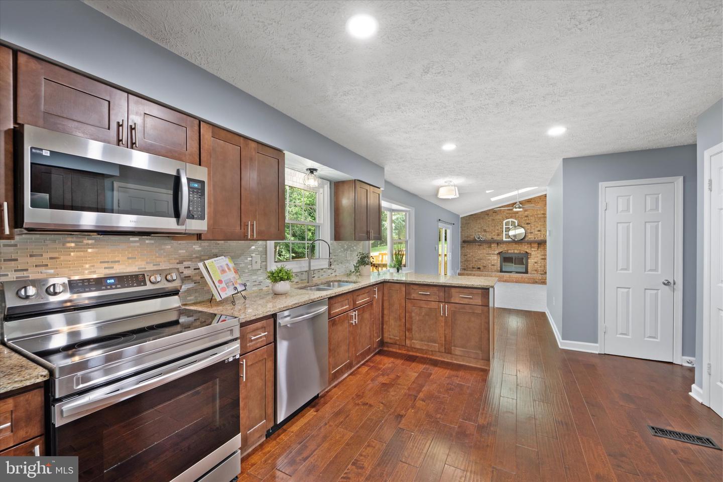 6112 HILLVIEW CT, MANASSAS, Virginia 20112, 5 Bedrooms Bedrooms, ,3 BathroomsBathrooms,Residential,For sale,6112 HILLVIEW CT,VAPW2097332 MLS # VAPW2097332