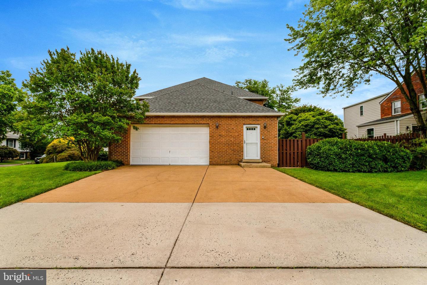 500 S LEXINGTON ST, ARLINGTON, Virginia 22204, 4 Bedrooms Bedrooms, ,3 BathroomsBathrooms,Residential,For sale,500 S LEXINGTON ST,VAAR2059388 MLS # VAAR2059388