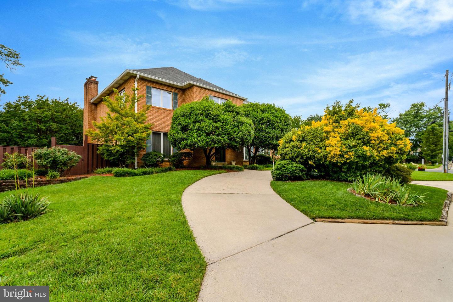 500 S LEXINGTON ST, ARLINGTON, Virginia 22204, 4 Bedrooms Bedrooms, ,3 BathroomsBathrooms,Residential,For sale,500 S LEXINGTON ST,VAAR2059388 MLS # VAAR2059388