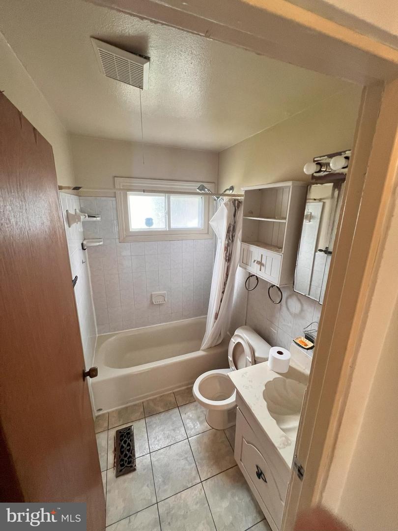 815 S CYPRESS CT, STERLING, Virginia 20164, 3 Bedrooms Bedrooms, ,1 BathroomBathrooms,Residential,For sale,815 S CYPRESS CT,VALO2099880 MLS # VALO2099880