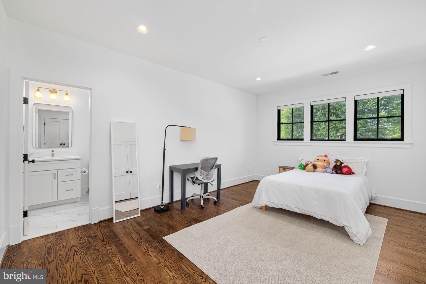3433 N EDISON ST, ARLINGTON, Virginia 22207, 6 Bedrooms Bedrooms, ,6 BathroomsBathrooms,Residential,For sale,3433 N EDISON ST,VAAR2059418 MLS # VAAR2059418